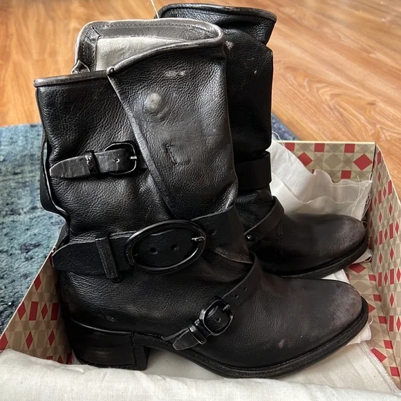 Women's Black Leather Boots - Picture 2 of 14